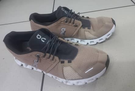 On Cloud 5 - Ultra Lightweight Swiss Sneakers (Size 10)