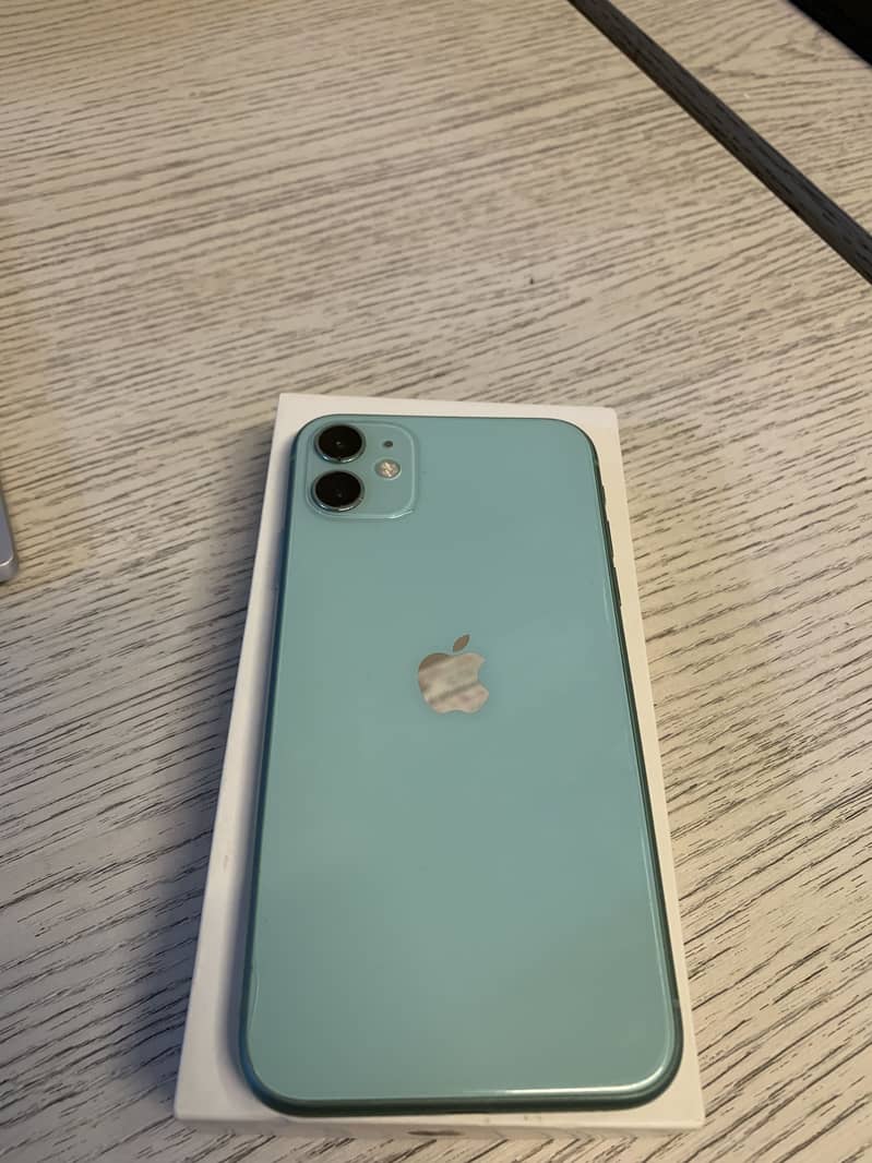 iPhone 11 4