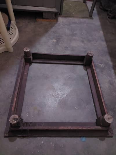 FRIDGE CHOKAT MAZBOOT ACHI QUALTY KI WOOD KI BANI HUI COLOUR HUI HA