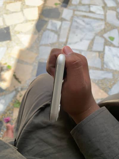 Iphone 11 ha non pta ha 10/10 condition ha