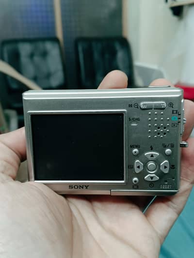 Sony Cybershot DSC-T1 5MP  with 3x Optical Zoom Digital Camera
