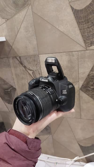 250D Canon camera | 4k video | with original battery and charger |
