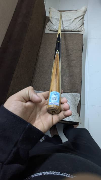 LP black night one piece cue