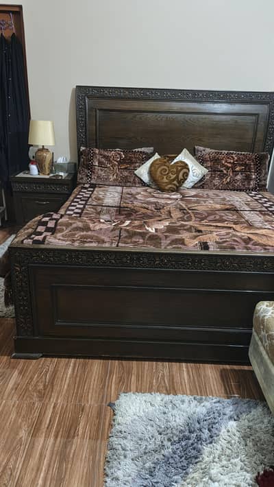 bad and dressing table