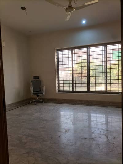 1 kanal single story house for rent in model town block multan