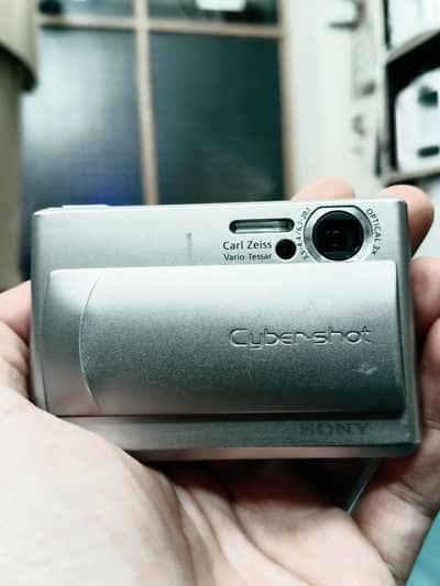 Sony Cybershot DSC-T1 5MP with 3x Optical Zoom Digital Camera