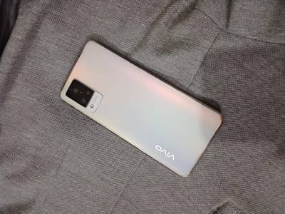 vivo v21 (8+128GB) only phone all ok without box charger urgent sale