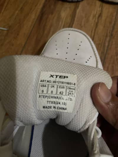 100% original shoes for running. . . condition 9/10 size. 42