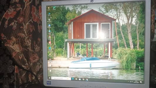 17 inch's HP desktop