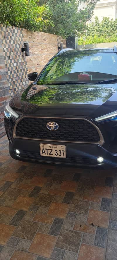 2024 Model 2025 Registered first owner full option hybrid