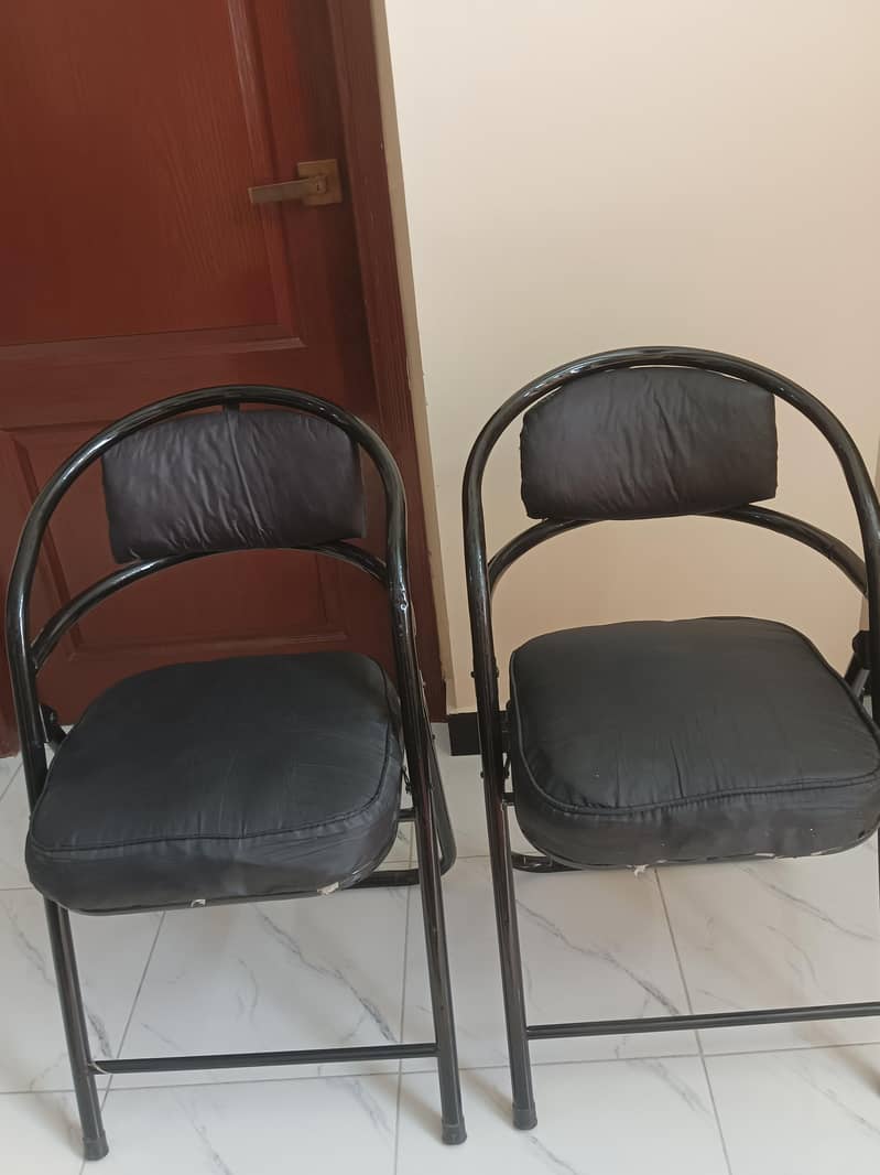 Foldable chairs 0