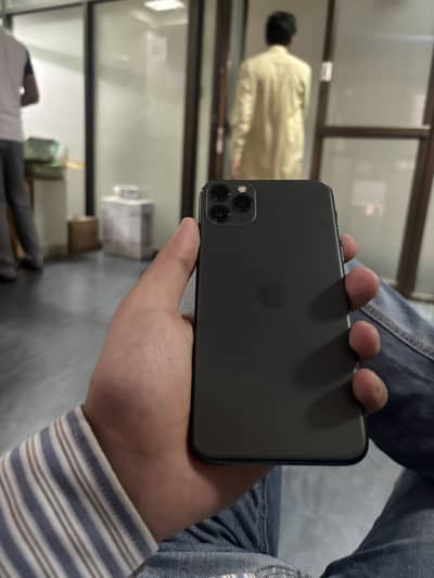 Iphone 11 pro max Black colour