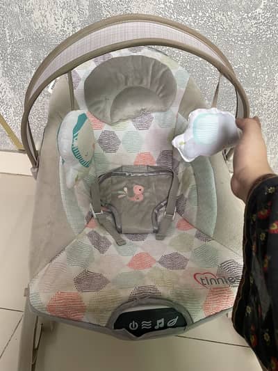 Tinnies bouncer singer vibration