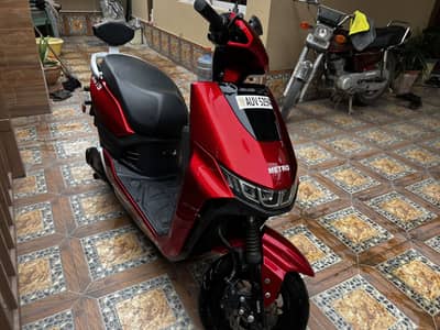 Metro T9 Electric Scooty