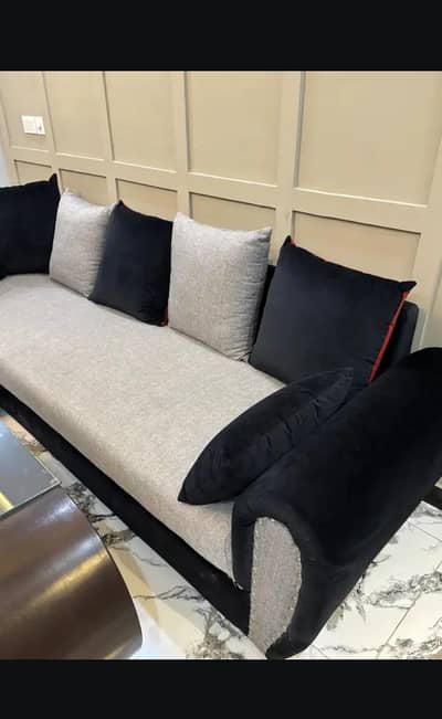 L Shaped 7 seater sofa with center table