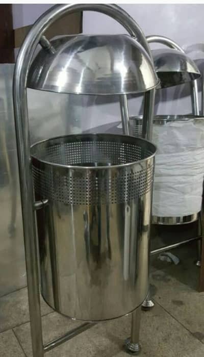 heavy guage garden dustbin. its very nice .