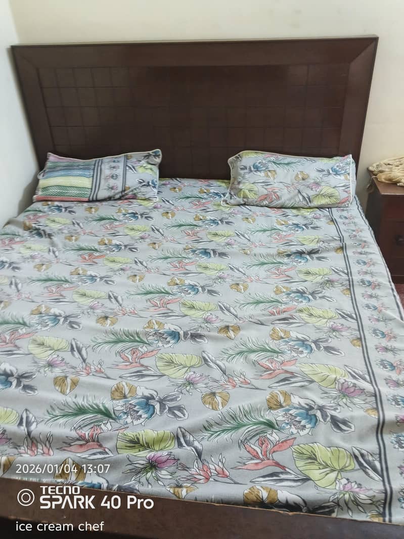 dubbl bed dressing table 2