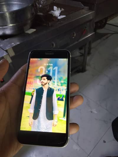 iPhone se 2020 battery health 75 baki sub ok hy non pta