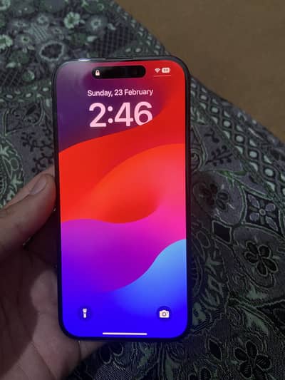 Iphone 15 pro Sim locked