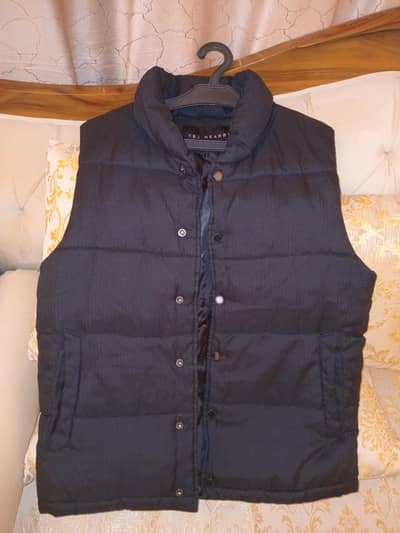 HALF SLEEVE PUFFER JACKETS MEDIUM SIZE