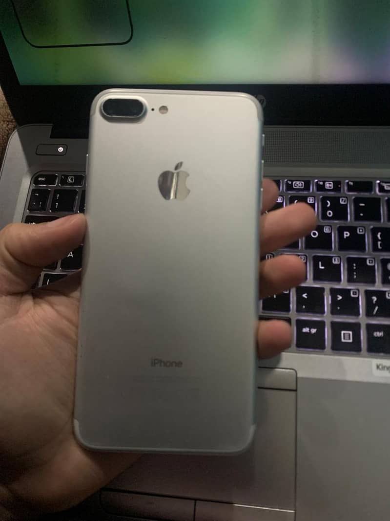 Apple iPhone 7 Plus 1