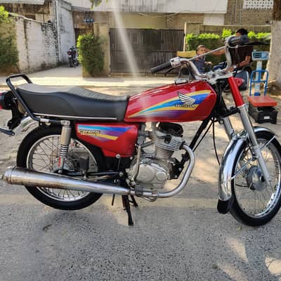 Honda 125 CG 2005 model for urgent sale