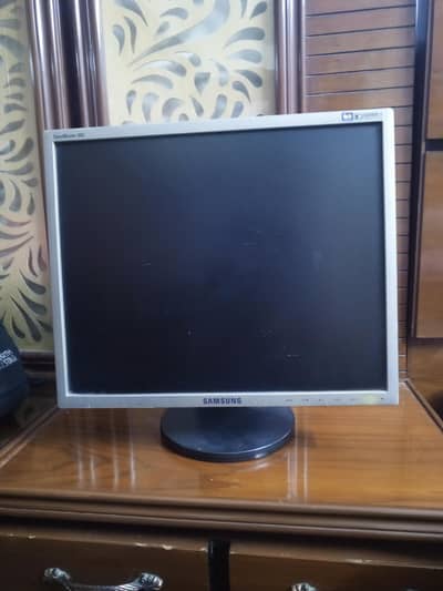 Samsung LCD Monitor