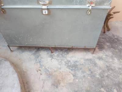 trunk peti urgent sale