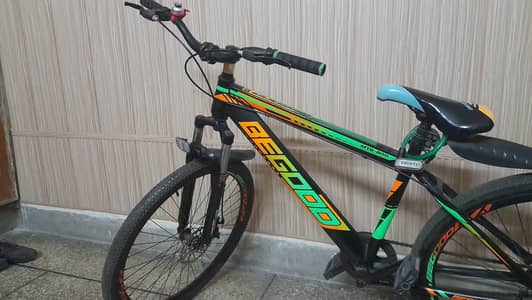 Sports cycle with vibrant colours and elegant design
