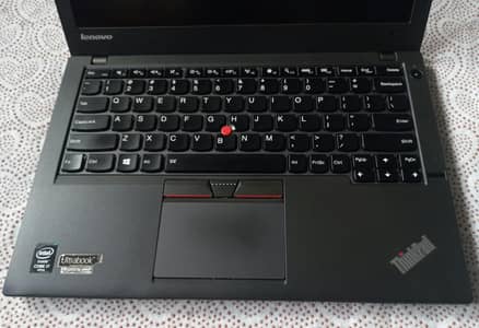 Core i7 5thGen 8gb/256gb ssd