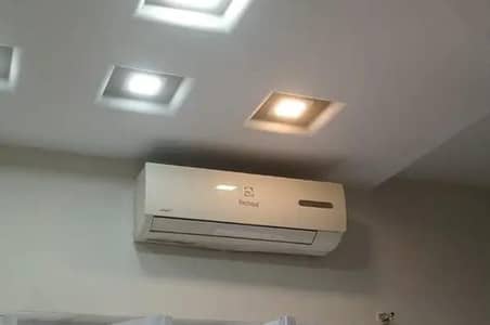 Electrolux 1.5 ton Ac heat and cool in new condition