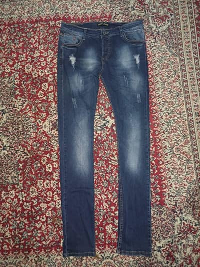 Italian ripped jeans 100% orignal imported. With orignal leather tags