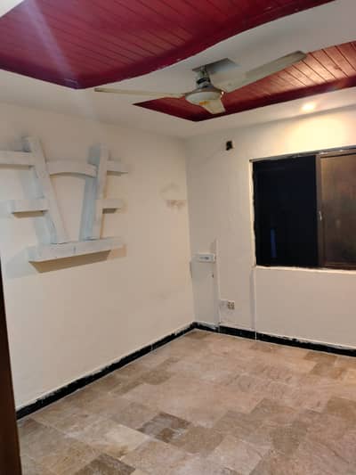 Two bedrooms unfurnished flat available for rent in E11 2