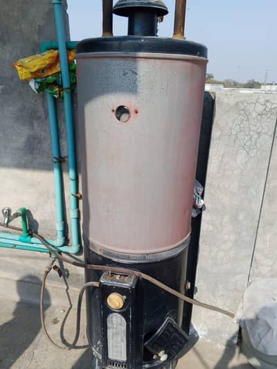 becon water geysers in work8ng and good condition