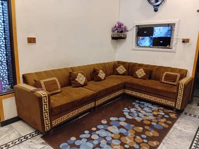 8 seate L shape sofa with table for sale