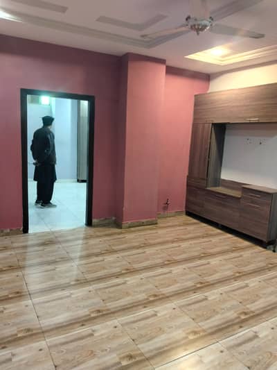 One bedroom unfurnished flat available for rent in E11 4