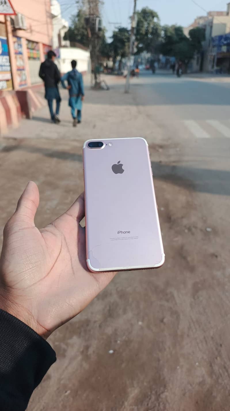 Apple iPhone 7 Plus 0