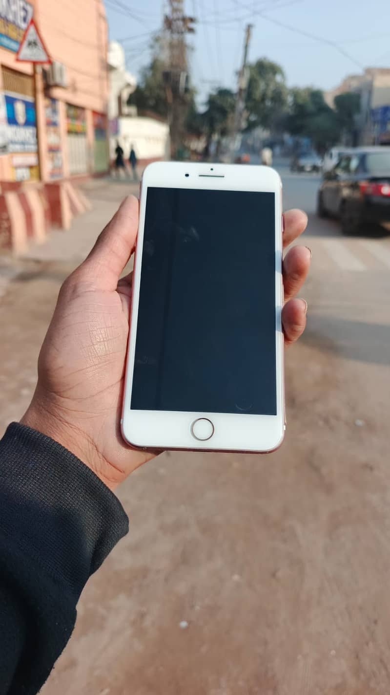 Apple iPhone 7 Plus 1