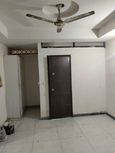 One bedroom unfurnished flat available for rent in E11 2