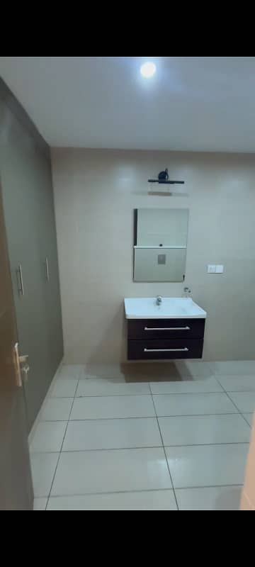 3 Bed Rooms Executive Appartment