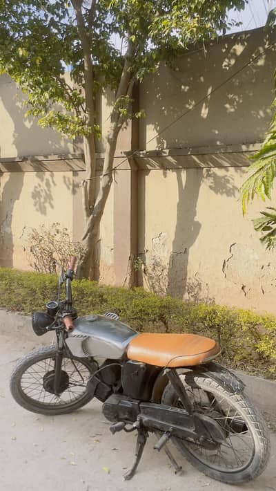 Yamaha Royale YB-100 (Cafe Racer)