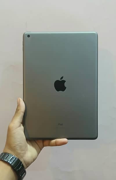• Apple iPad 7th Gen 128GB/ 8th Gen 32GB / 93% Battery Health
