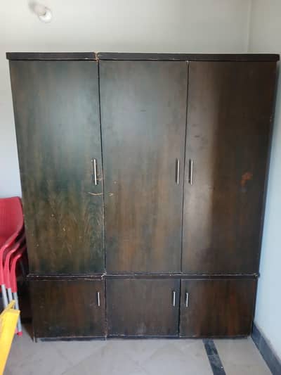 Brown Spacious Wardrobe in Good Condition