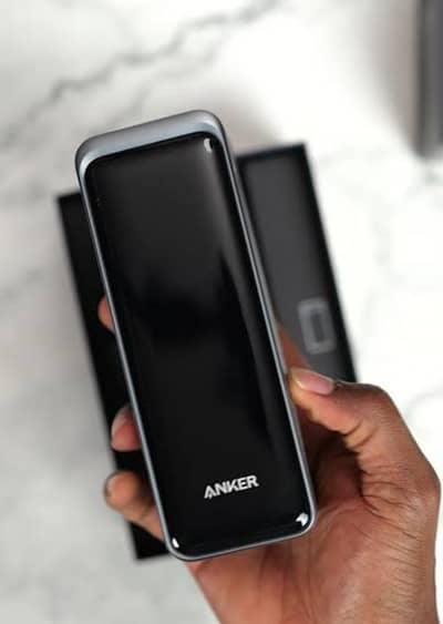 Anker power bank 27650 Mah 250 Watts