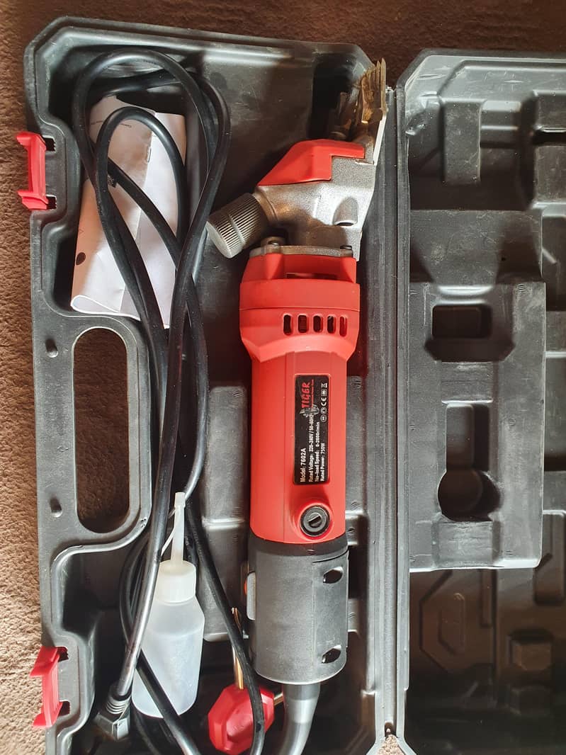 بھیڑوں کی اون اتارنے والی مشین 2