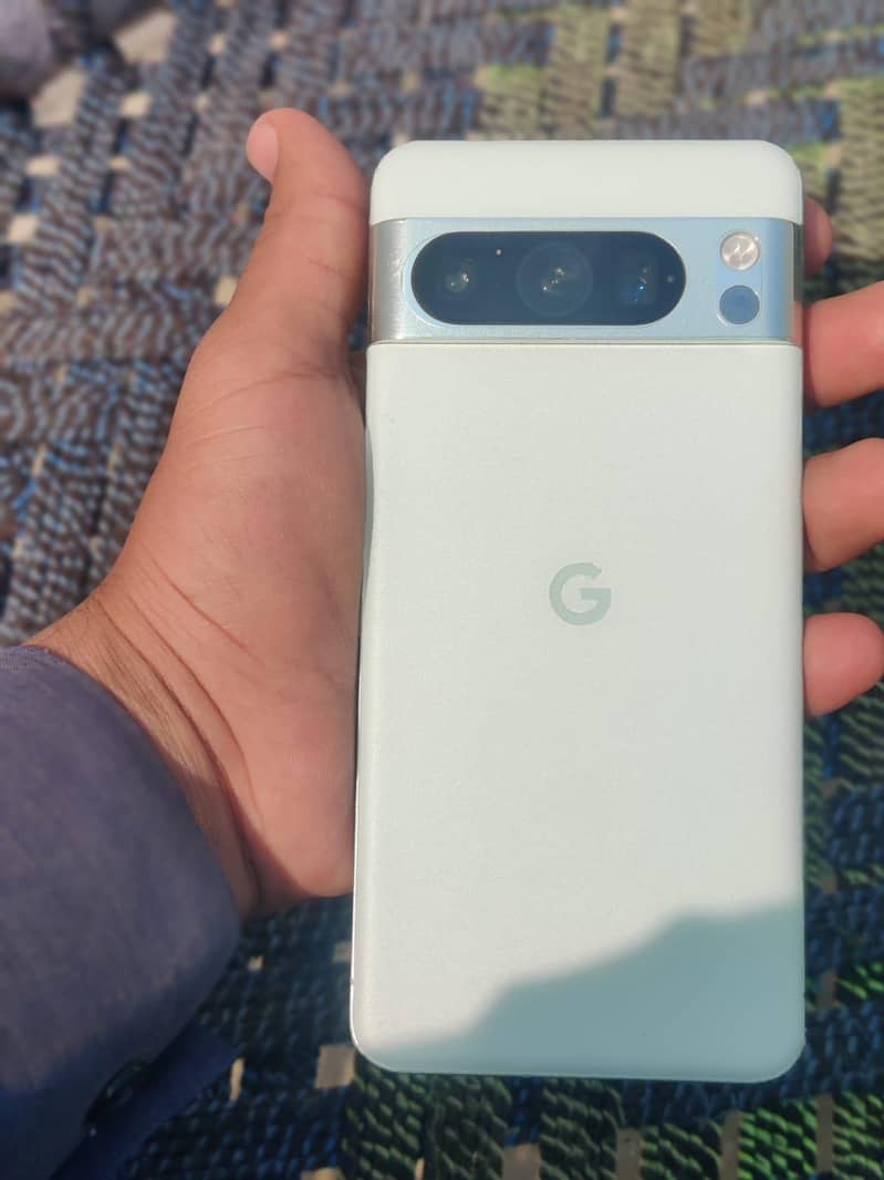 Google pixel 8 pro 1