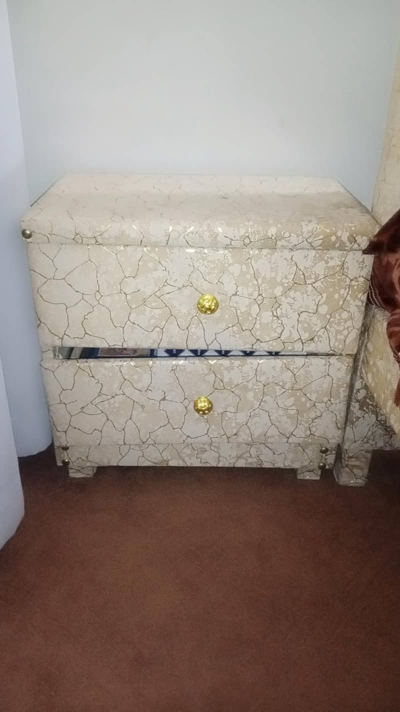 bed with side tabel 1