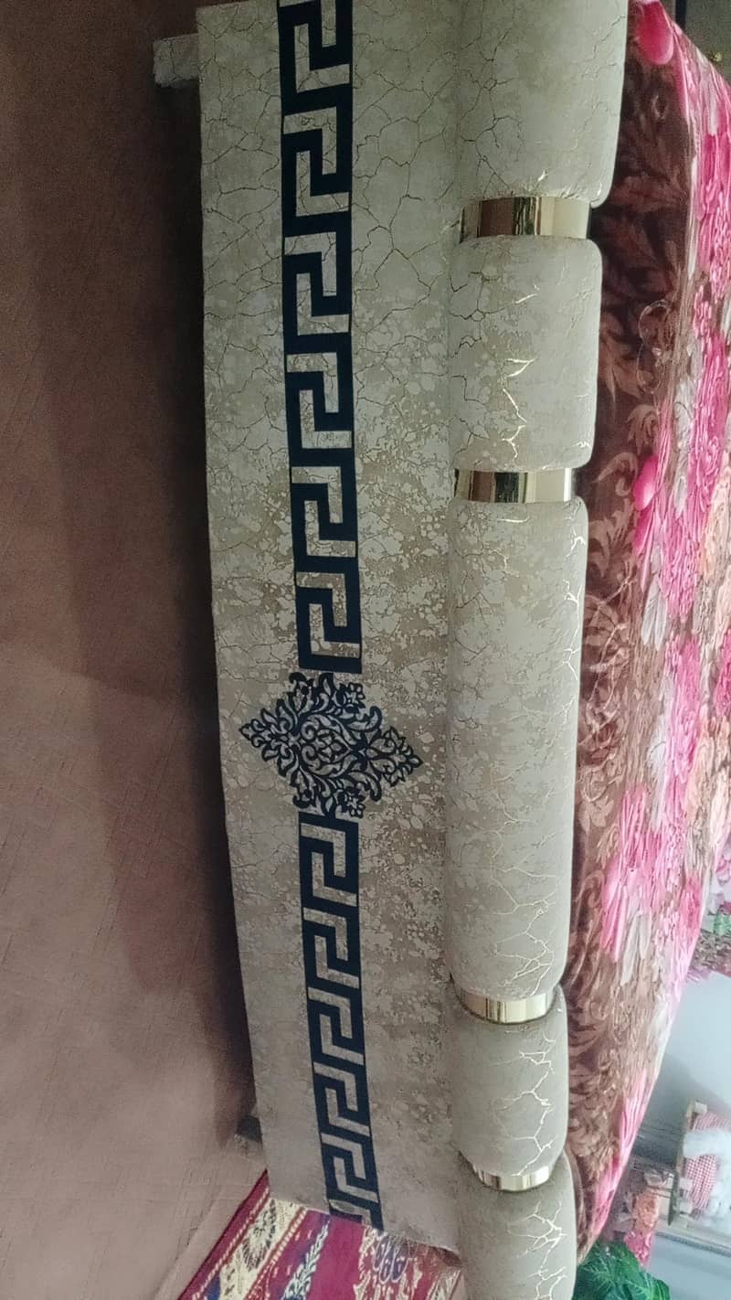 bed with side tabel 3