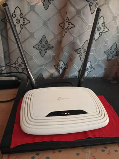 TP-Link Wireless N-Router(300 Mbps)–Mint Condition