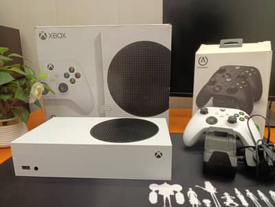 Xbox Series S 512GB SSD (Boxed) with Dual Charging Station